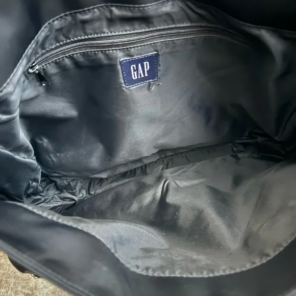 GAP Classic Black Messenger Bag - Picture 4 of 6